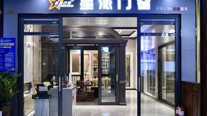 选择瓷砖翻新品牌时，首先要考虑的是质量。优质的瓷砖翻新品牌通常具备以下特点：